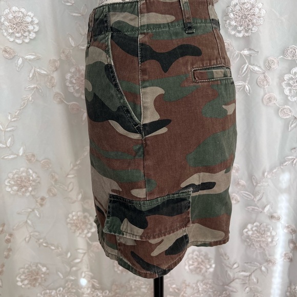 Forever 21 sz S, camo print, mini skirt with pockets. - Picture 7 of 11